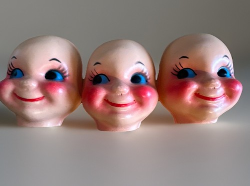 Vintage plastic doll - 3, face