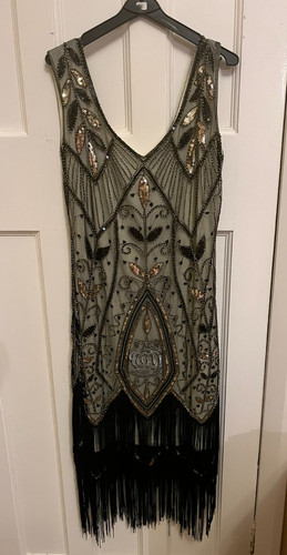 Black and gold decorative s - black,