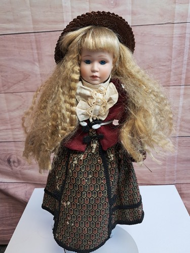 Porcelain head doll - head, maker