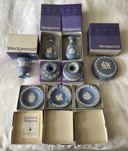 Items wedgwood blue - 9,