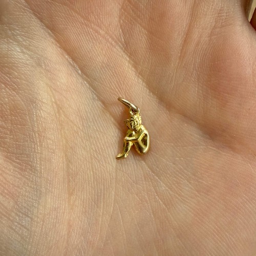 Dainty vintage 9ct - dainty, gold