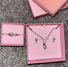 Swarovski Pearl and Crystal Jewellery set