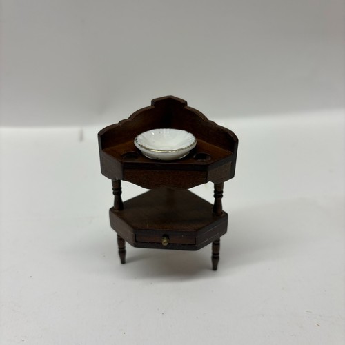 12th scale dolls house - 1:12th,