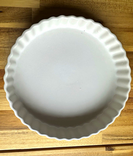 Round white ceramic fluted - round,