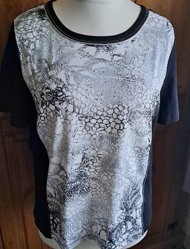 Bnwt black top - by, casamia