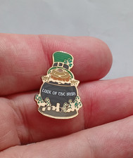 Luck Of The Irish Leprechaun Pot Of Gold Enamel Pin Badge.   PB3-597