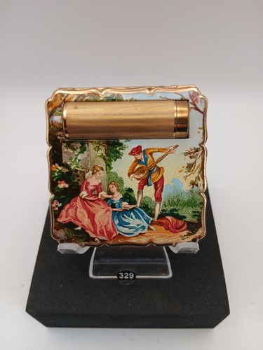 Beautiful vintage stratton - beautiful,