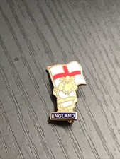 ENGLAND RARE ENAMEL BULLDOG FOOTBALL SUPPORTERS BADGE