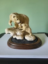 AN ATTRACTIVE COUNTRY ARTISTS "POLAR BEAR & CUBS" FIGURE: 7.25" TALL: VGC