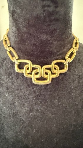 Vintage trifari gold tone - gold,