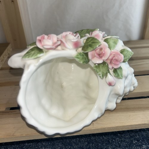 Porcelain conch shell with - porcelain,