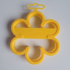 Wilton flower cookie - flower, cutter