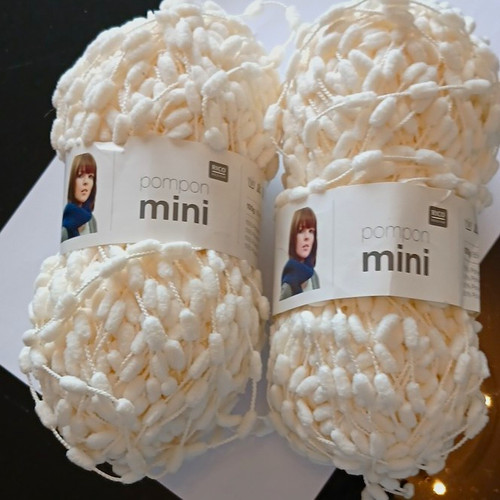 Rico design mini - pom, yarn
