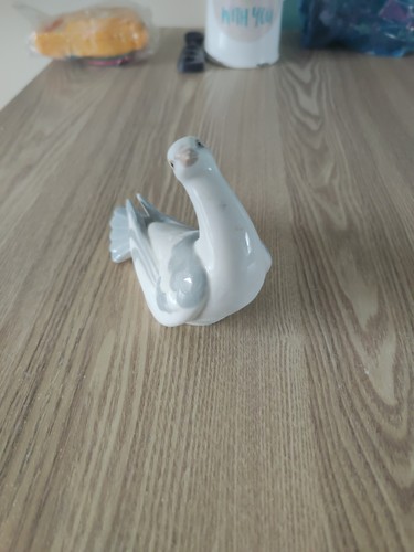 Clean porzellan figure dove - porzellan,