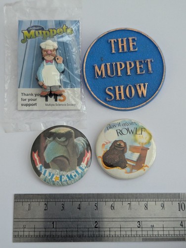 Muppet show pin badges lot - badges, of