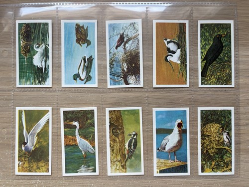 Complete set brooke bond - set,