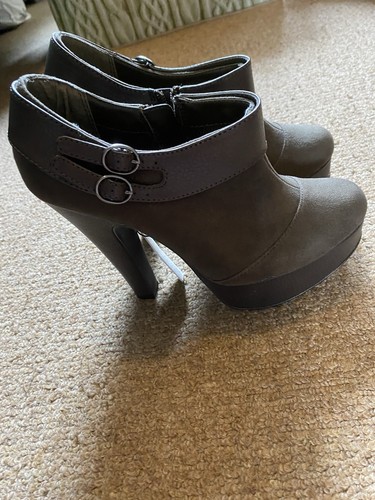 Heeled shoe boots size - size, 4