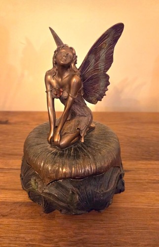 Stunning art nouveau kneeling - nouveau,