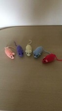 5 Hand knitted cat nip mice