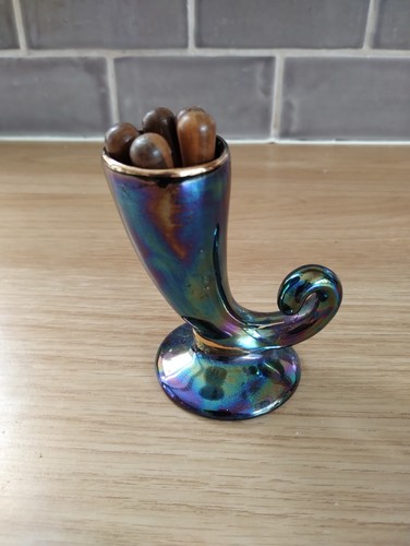 Pearlised lustre hornof plenty