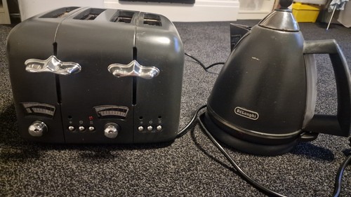 Delonghi argento flora kettle - argento,