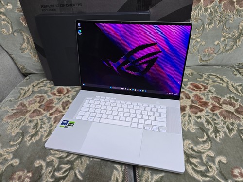 Asus rog zephyrus g16 - zephyrus, u9