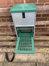 Feedomatic Treadle Chicken