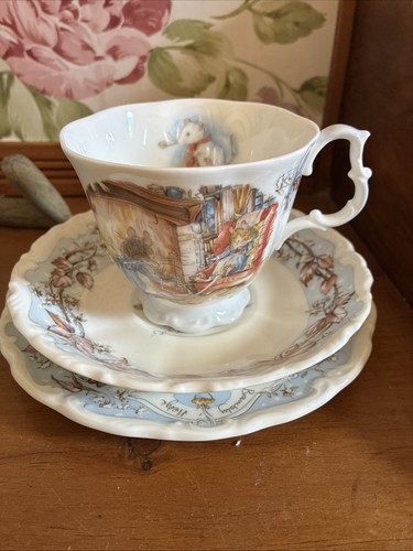 Bramble hedge winter teacup - hedge,