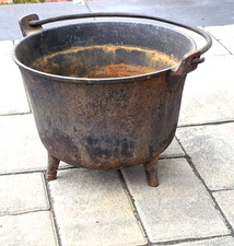 OLD CAST IRON BEAN POT 3-LEG