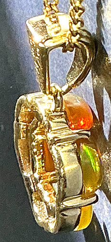9ct yellow gold - gold, opal