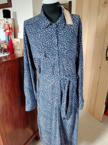 Bnwt fatface winter button - fatface,