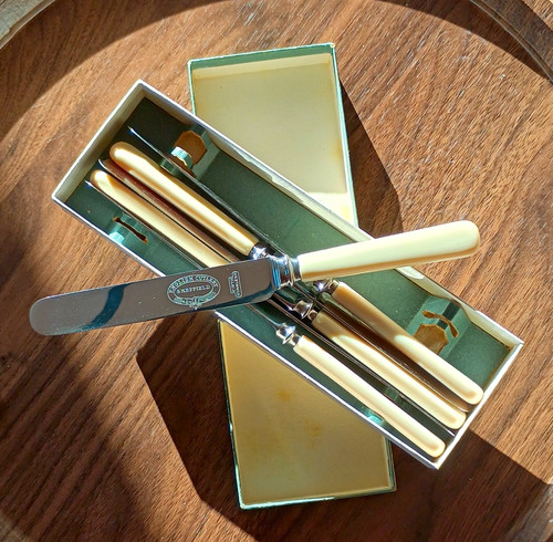 Dinner knifes with - dinner,