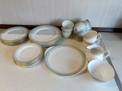 Royal doulton dinner service - doulton,