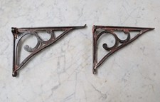 A PAIR OF RECLAIMED VICTORIAN CAST IRON BRACKETS / SHELF BRACKETS / CORBEL M2117