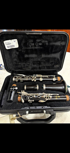 Yamaha black clarinet with - black,
