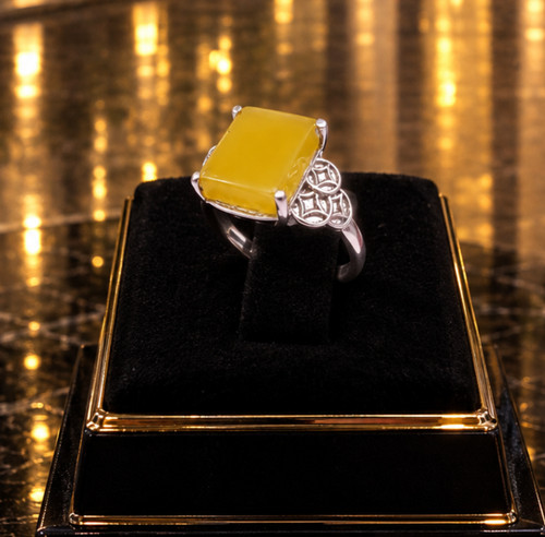 Luxurious german amber ring - german,