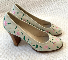 SCHUH Floral Embroidered Court