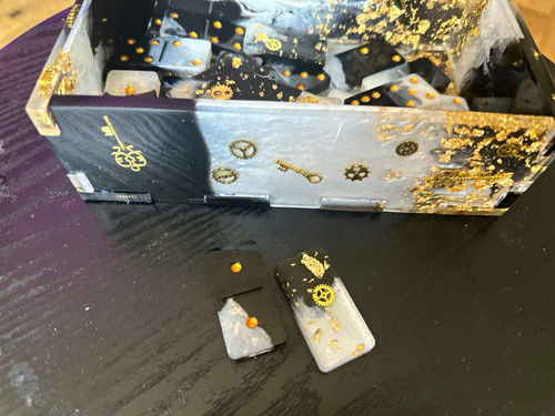 Black white gold resin - &,
