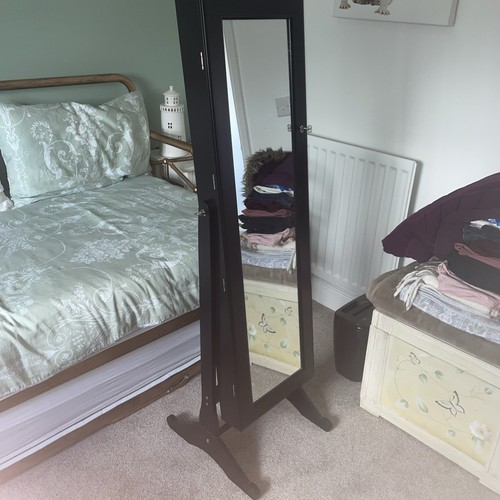 Lockable jewellery armoire - jewellery,