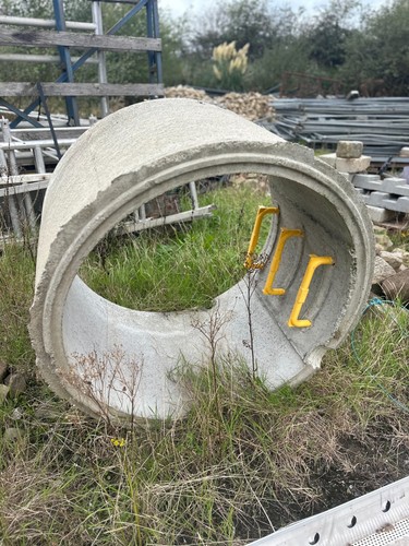 Concrete circular manhole - concrete,