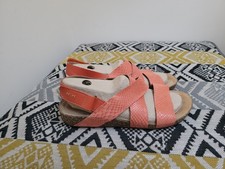 Womens Coral Clarks Artisan