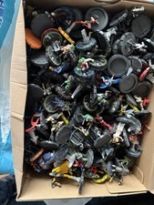 HeroClix Marvel and DC figurines