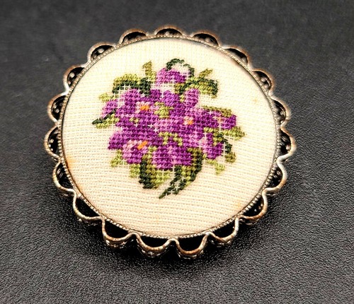 Vtg petit point vienne hand - vtg, de