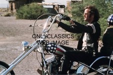 PETER FONDA EASY RIDER CAPTAIN AMERICA HARLEY DAVIDSON MOTORCYCLE CHOPPER PHOTO