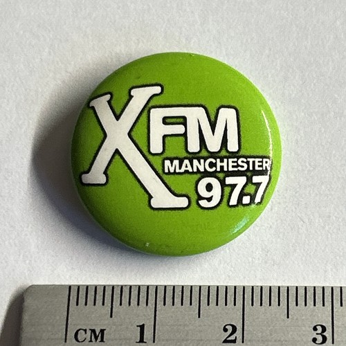 Very small collectible pin - collectible,