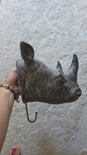 Grey rhino head wall - grey,