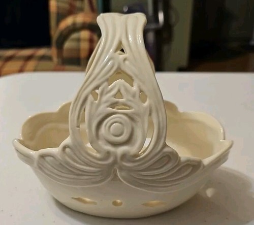 Small white ceramic trinket - small,
