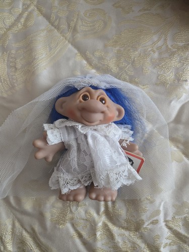 1986 dam bride troll doll - 1986,