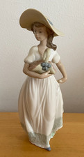 NAO by LLADRO "SPRING FLOWERS" LADY HOLDING A FLOWER BASKET FIGURINE 22cm 01195
