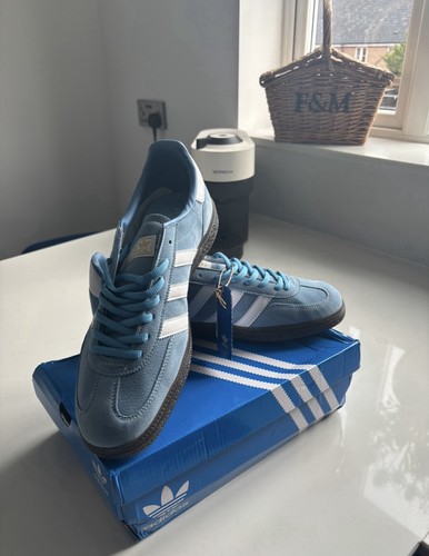 Light blue white stripes - light,